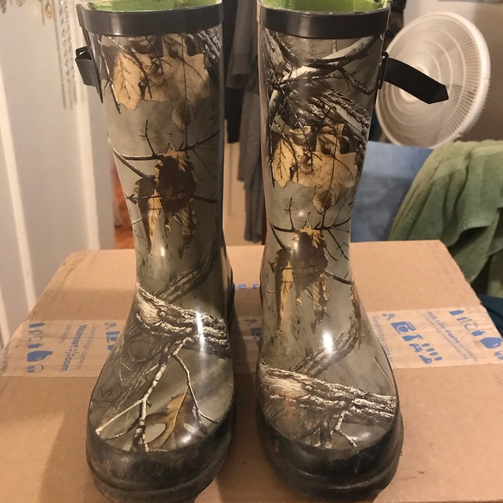 Boys rain boots